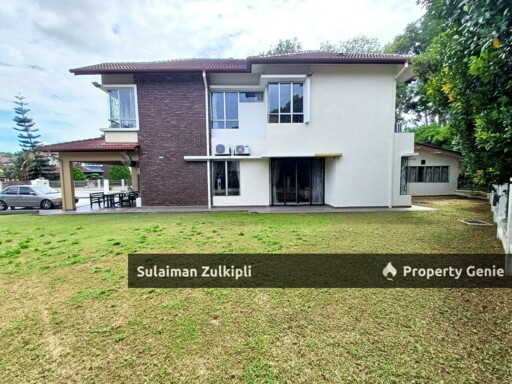 corner lot Semi-D big extra land  Extended kitchen at Kota Kemuning