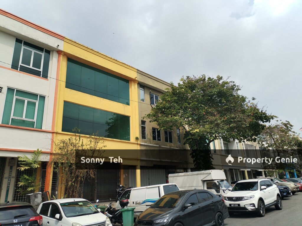 Bandar Puchong Utama near Police Station