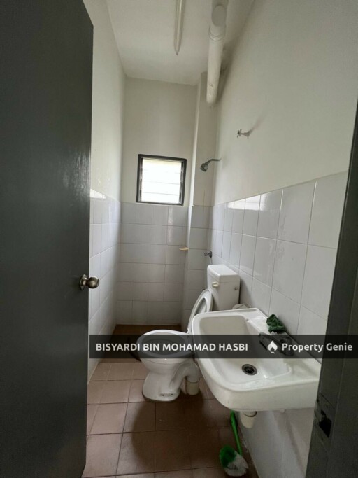 24'x70' Sq.Ft FREEHOLD End Lot Extra Land 2.5 Storey Terrace House Taman Salak Perdana, Bandar Baru Salak Tinggi, Sepang.