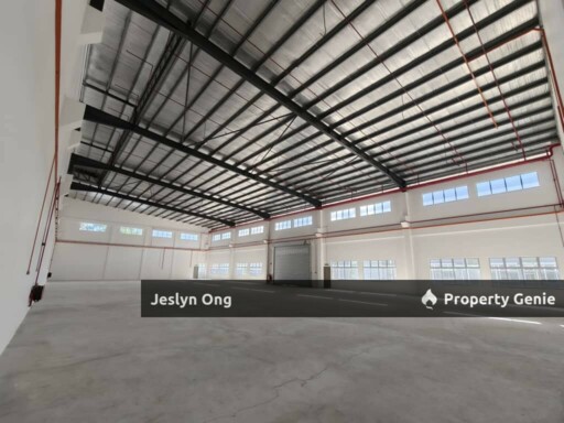 1.5 Storey Semi-Detached Factory @ Jalan Canggih, Desa Cemerlang for Rent