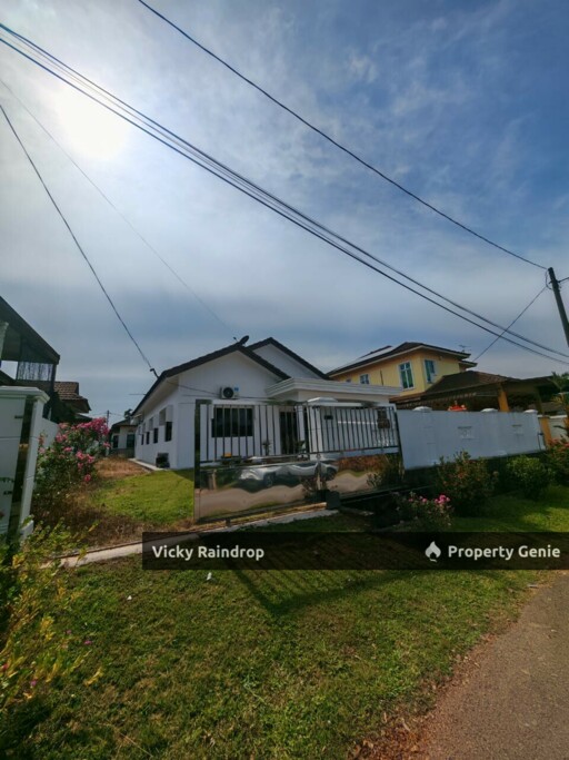 [FOR SALE] KAMPUNG BARU AYER KEROH SINGLE STOREY BUNGALOW