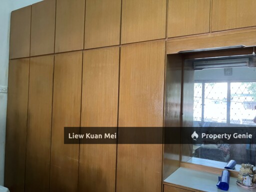 This 3-storey terrace house is located at Lorong Setiabistari 3, Damansara Heights, in a prime and strategic location just a short distance from Pavilion Mall and the MRT station.