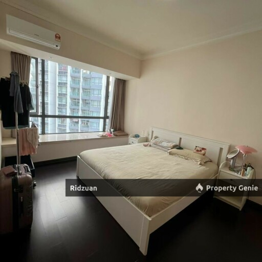 R&F Condo - Direct Link to ICQ and shopping mall facility