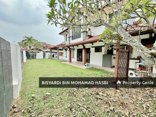 Corner Lot with Ample Parking + Extra Land 2 Storey House, Bukit Jelutong Shah Alam.