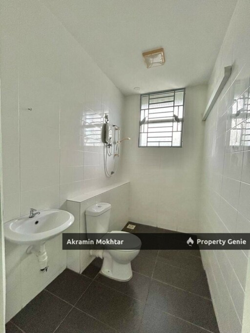 Freehold & Partially Furnished | 3 Storey Bangi Avenue Seksyen 7