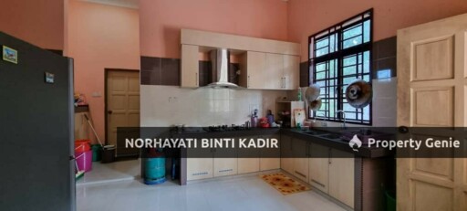 BANGLO 2 TINGKAT TANAH SANGAT BESAR PERKAMPUNGAN DARAT SEKOLAH BESERAH