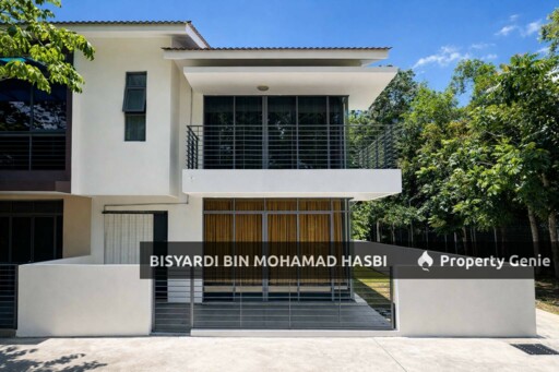 Corner Lot Unit Front & Back Facing Playground, (Corner Lot) Double Storey Terrace House Summerglades, Cyberjaya.