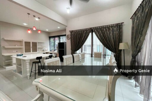 Facing Park- 3 Storey Bungalow (Villa Teratai Kayangan Heights Seksyen U9 Shah Alam )
