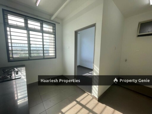 EASTBAY LUXURY APARTMENT PANGSAPURI SERI BAYAN, MASAI
