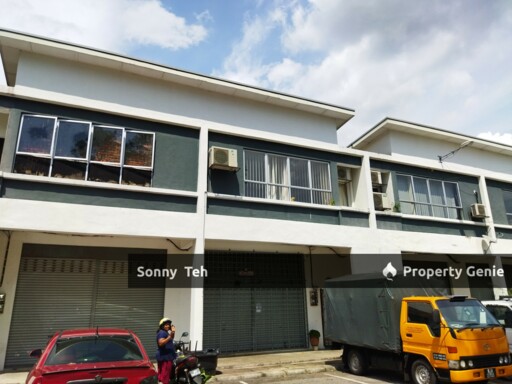 2 storey shop office at Pinggiran Tasik Kiambang near to KTM Serendah