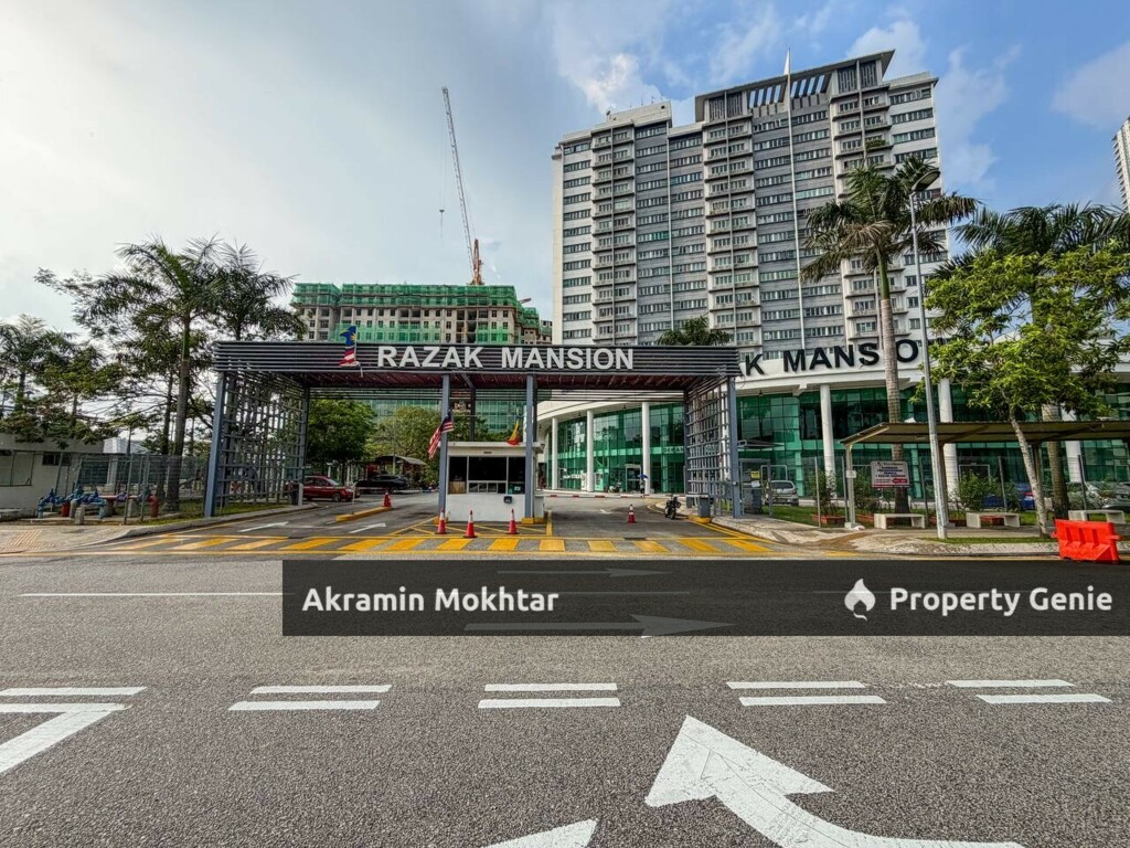 Corber Unit & 1 Parking | 1 Razak Mansion Condominium, Jalan Sungai Besi, Salak Selatan