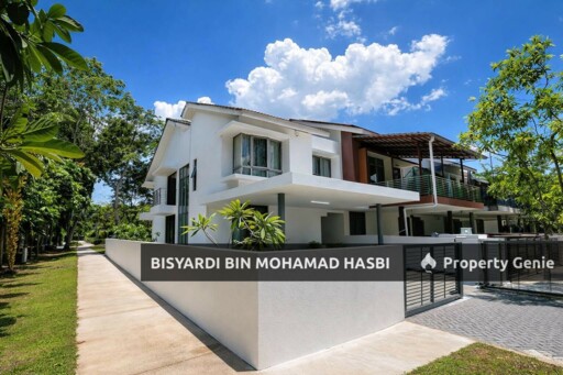 Corner Lot Unit Front & Back Facing Playground, (Corner Lot) Double Storey Terrace House Summerglades, Cyberjaya.