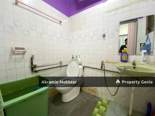 Fully Renovated | Double Storey Semi- D  Jalan Siakap Seksyen 17 Shah Alam .