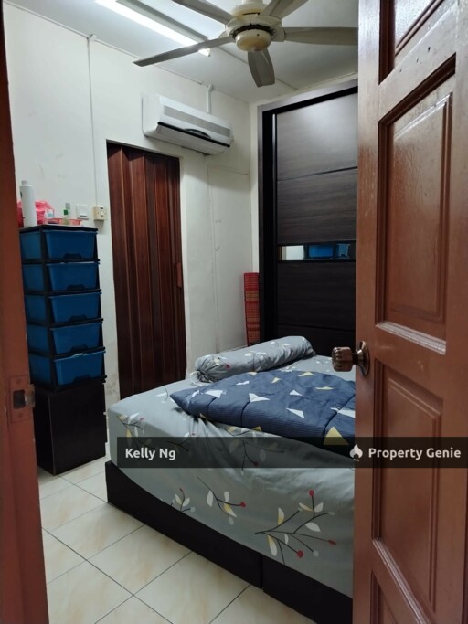 Townhouse 1st Floor Partly Furnished At Tmn Sentosa Klang For Rent