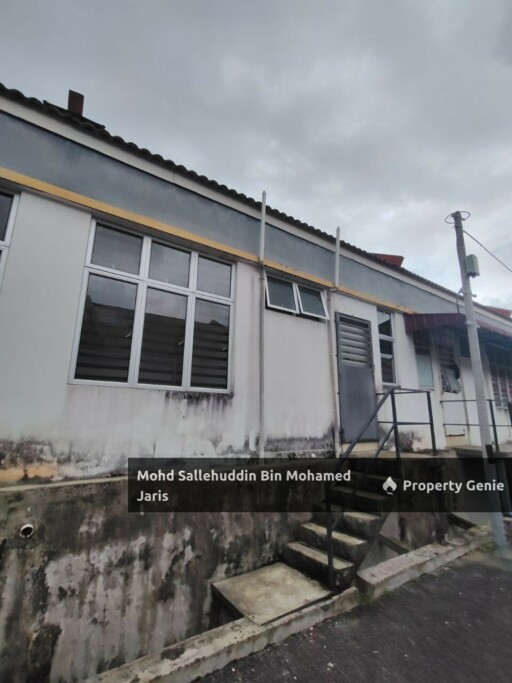 TERES SETINGKAT TAMAN SERI MAHKOTA PERMAI BATU 11  KUANTAN, PAHANG