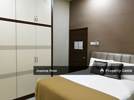 Renovated Below Value 3 Storey Superlink Taman Kota Syahbandar For Sale