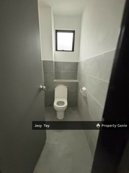 For Rent Setia Tropika Shoplot (Second Floor)