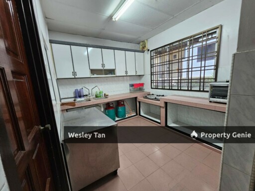 Cheng Lotus 2 Storey Terrace 5 Rooms Partly Furnish Easy Parking Access