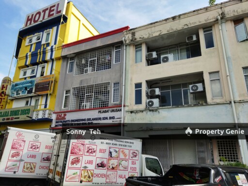 Bandar Puchong Utama near Police Station