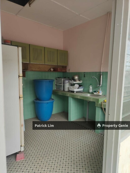 Hot Area Bukit Beruang [Ground Floor and 1st Floor] Shop Lot For Sale
