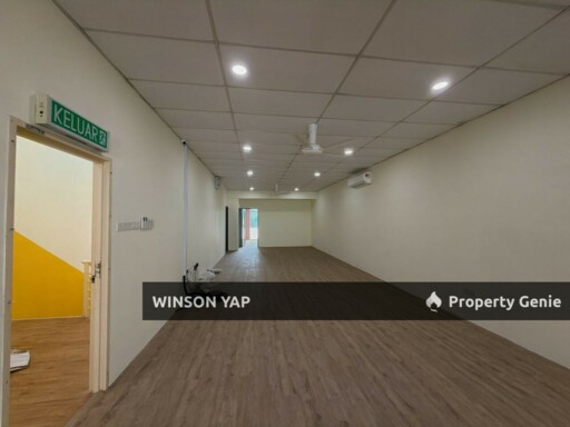 3 Storey Shop Office Top Floor Taman Molek JB Partial Furnished