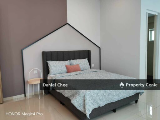 Modern Semi-d Selling Below Market Value with Fully Furnished