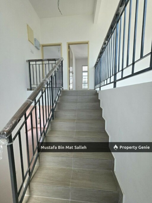 [Corner Unit] Koyak Plastik, Taman Serai Wangi