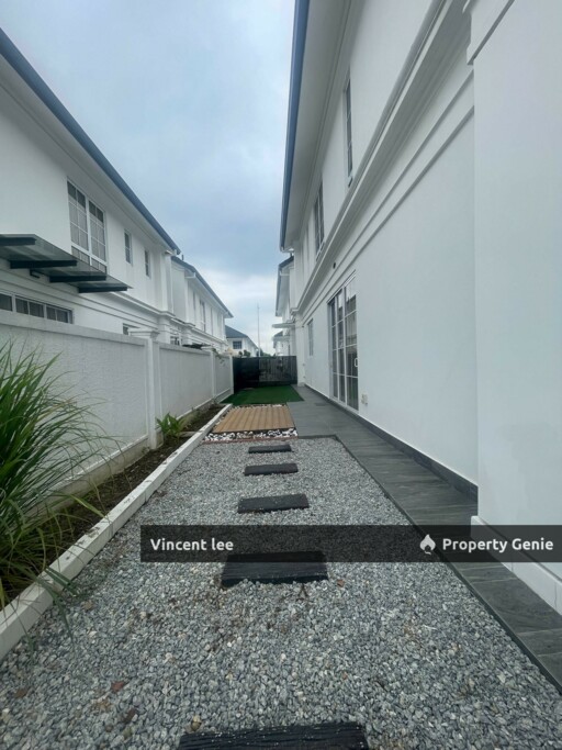Stoneridge Eco Majestic  36X80 Semi-D Cluster, Renovated Condition, Semenyih
