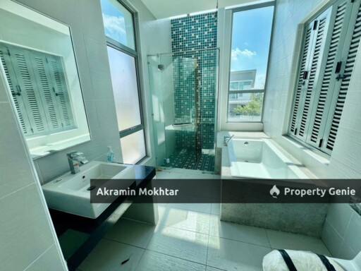 FREEHOLD & NEW | Bungalow 2 Storey Frangipani Villas, Kota Seriemas, Nilai.