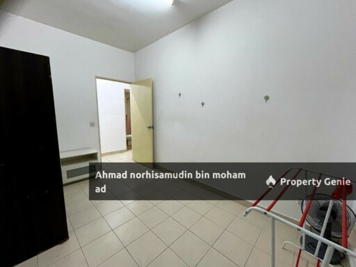 Partially Furnished Akasia Apartment at Setia Alam for RENT