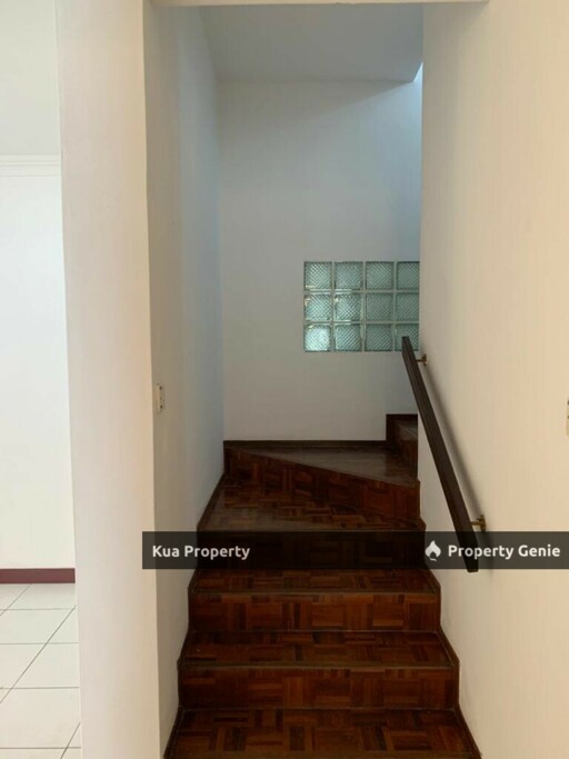 Double Storey Semi detached For Rent! Located at Tabuan Jaya, Kuching