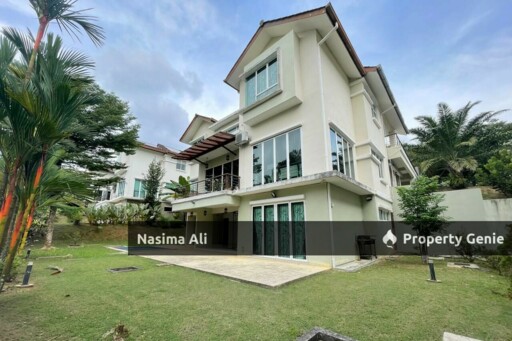 Facing Park- 3 Storey Bungalow (Villa Teratai Kayangan Heights Seksyen U9 Shah Alam )