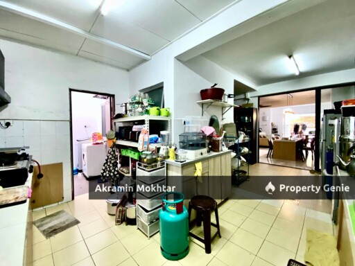 Fully Renovated & Partially Furnished | Double Storey Taman Saujana Puchong SP 10, Puchong