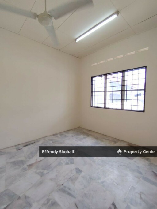 BANDAR MAHKOTA BANTING JALAN SURIA TERRACE