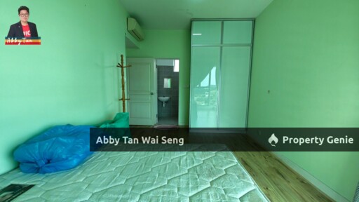 Alam Damai | QE2 | Top-Floor Corner Unit | Spacious But Older Furnishings