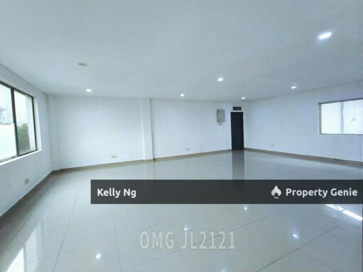 2.5 Storey Semi-Detached Factory / Warehouse At Pandamaran Klang For Rent