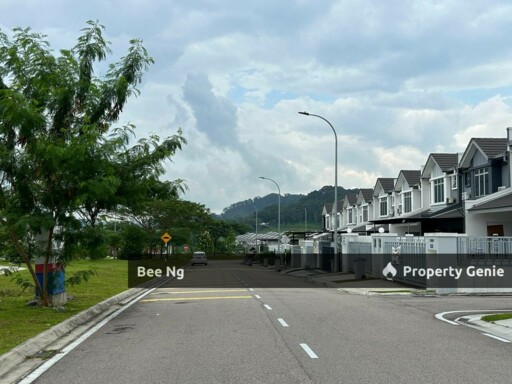 Sapphire Hills/Kangkar Pulai/double Storey Terrace End Lot/Unblock