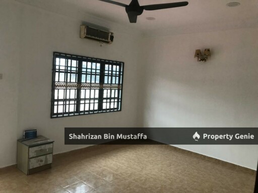 International Lot, Taman Banang Height, Batu Pahat, Johor.