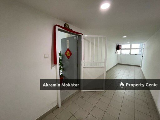 PARTIALLY FURNISHED, END UNIT & 3 COVERED PARKING | SERVICE APARTMENT  EDGE RESIDENCE USJ 1 SUBANG JAYA