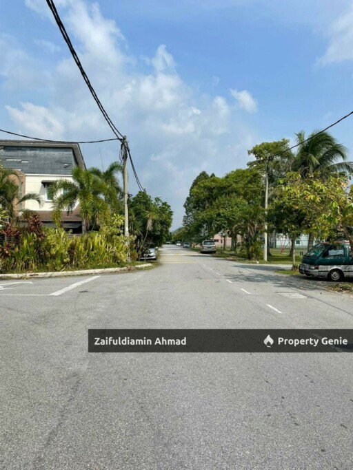 Spacious Corner Lot Semi-Detached Home in Bangi