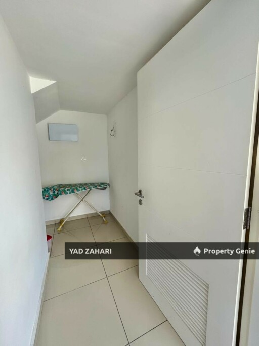 Huge Extra Land Corner Lot Double Storey Terrace House, Hijayu 2 Resort Homes, Bandar Sri Sendayan