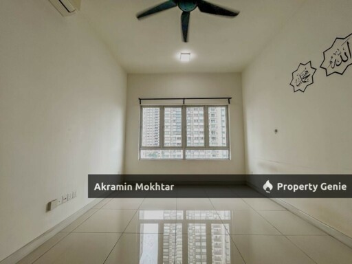 Freehold, End Unit & 2 Covered Parking | Savanna Executive Suites Southville City, Bangi.