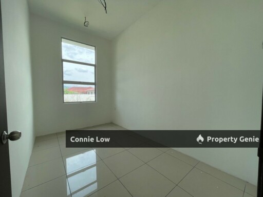 Full Loan ! Corner Single Storey SemiD Guarded Below Market Value!!!