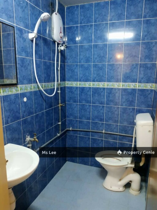 Room 106 RM 700 @ 2 Storey Shop Hotel,Chow Kit -near LRT/HKL/IJN -Ready unit