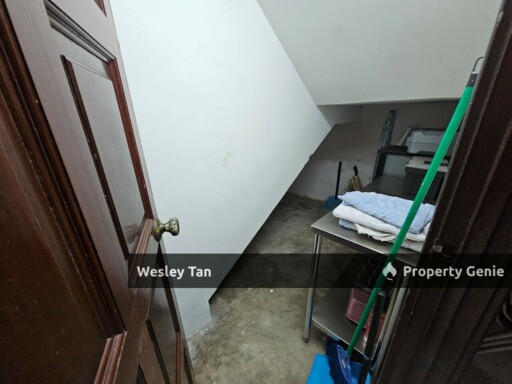 Cheng Lotus 2 Storey Terrace 5 Rooms Partly Furnish Easy Parking Access