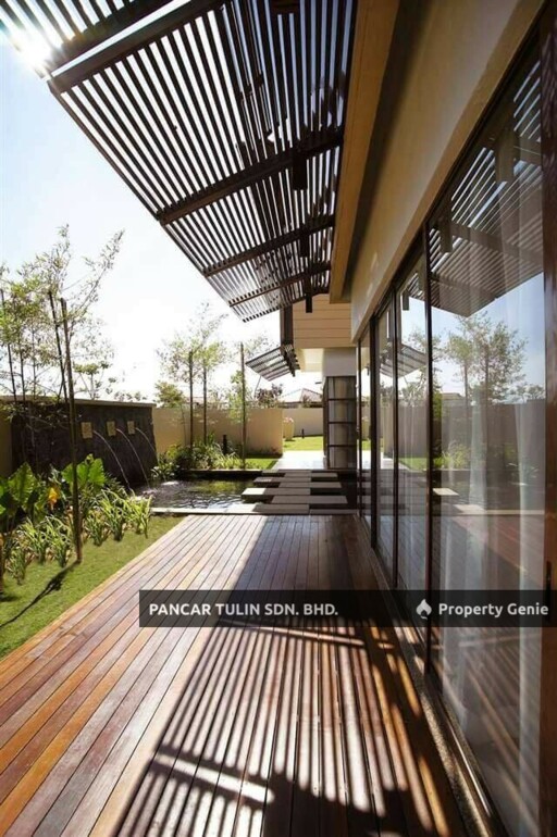 Banyan Close