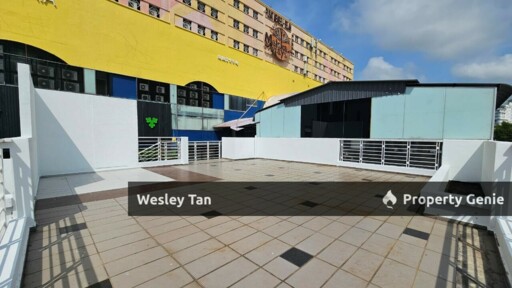 Melaka Raya 1.5 Storey Commercial Corner Shop with Rooftop Balcony Surrounded by 5 Banks