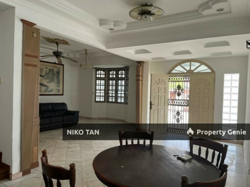 [CORNER]2-Storey Jalan Molek For Sale