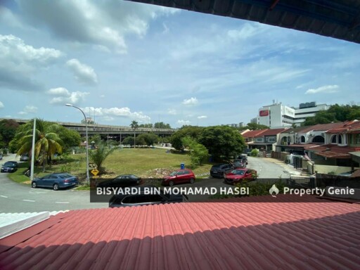 FACING OPEN RENOVATED 2 STOREY SS12 SUBANG JAYA.
