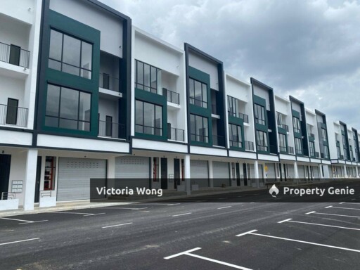 Crest Austin Emerald 3 @ 3 Storey Shop For Rent